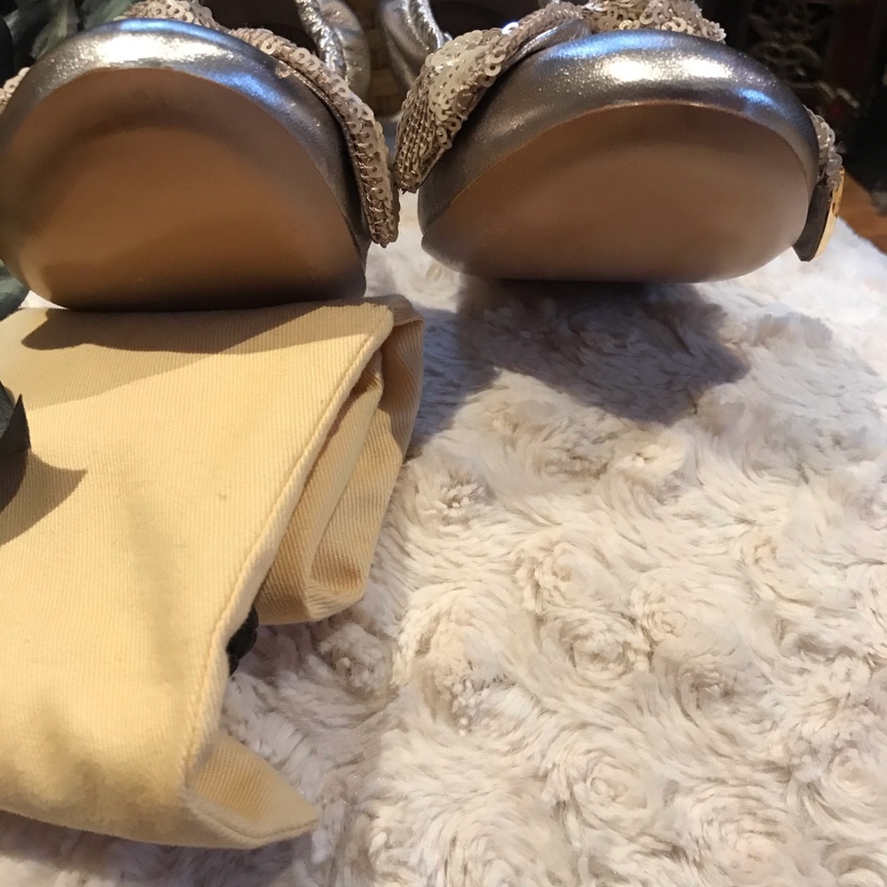 Louis Vuitton Metallic Leather Amulet Flats - Picture 9 of 15